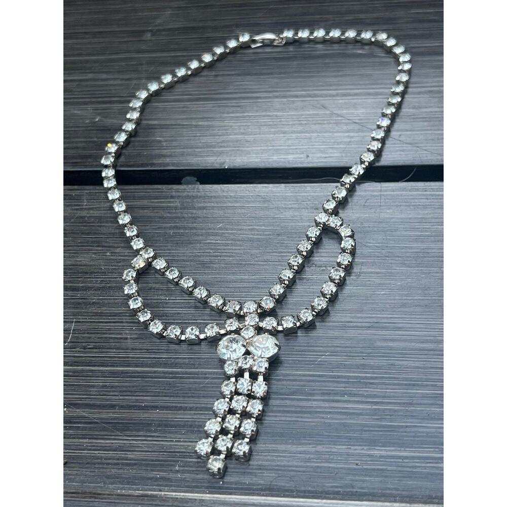 Beautiful Vintage Clear Dangle Rhinestone Necklace